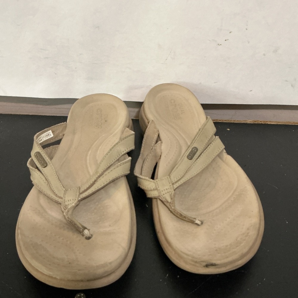 Crocs Capri V Strappy Flip Flops Dual Comfort Womens Size 8 Tan Beige